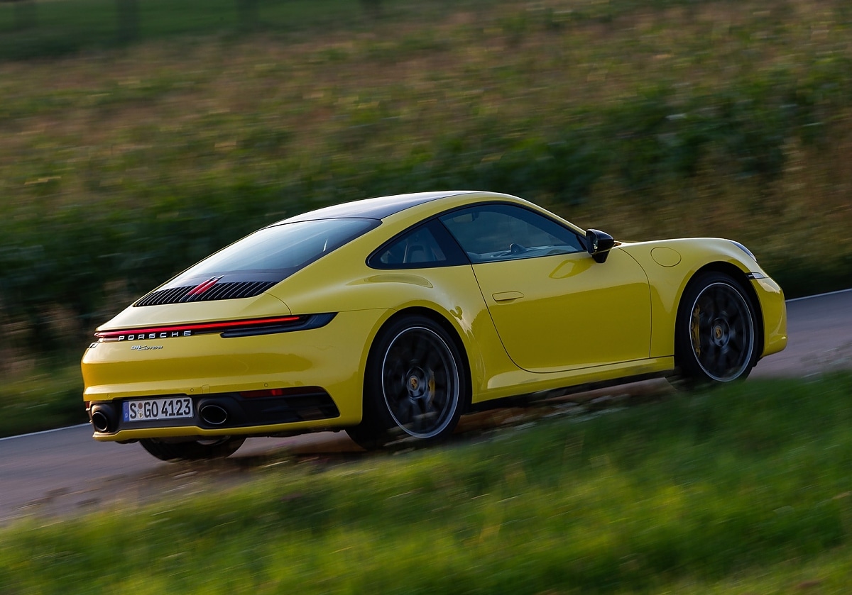 In einem Porsche 911 Carrera ist nur sehr wenig Platz für einen elektrifizierten Antriebsstrang