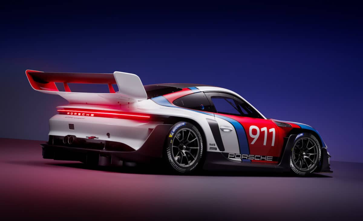 Porsche 911 GT3 R Rennsport 11