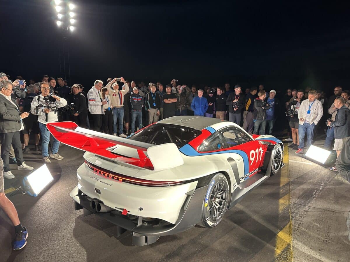 Porsche 911 GT3 R Rennsport 14