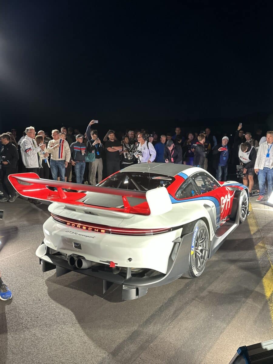 Porsche 911 GT3 R Rennsport 16