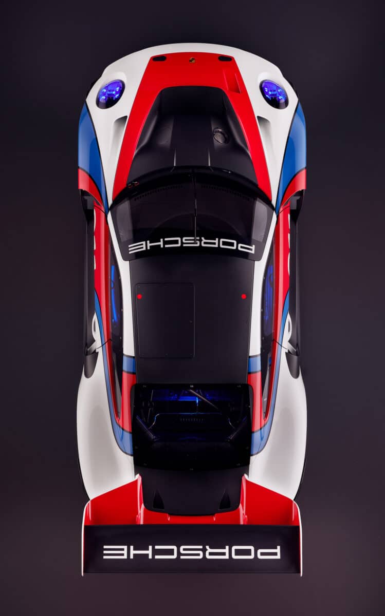 Porsche 911 GT3 R Rennsport 8