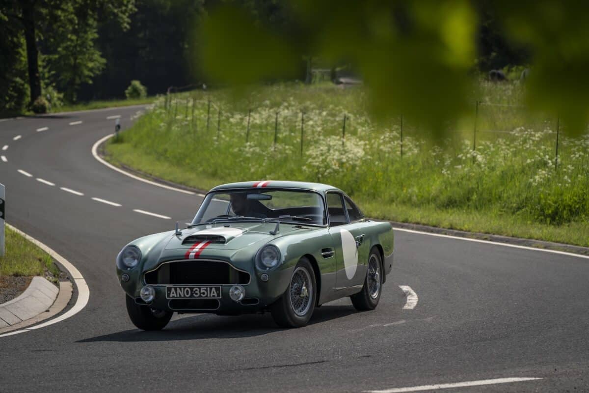 Aston Martin DB4 GT 10