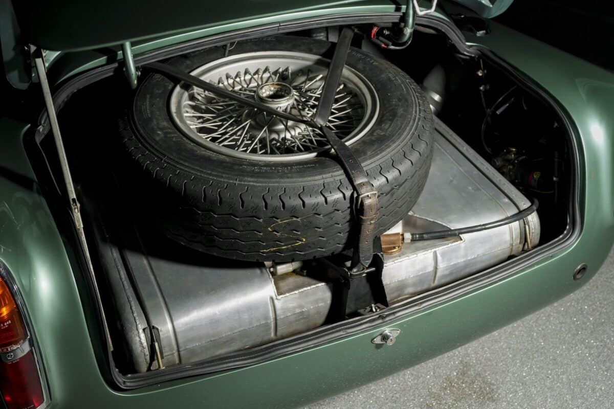 Aston Martin DB4 GT 3