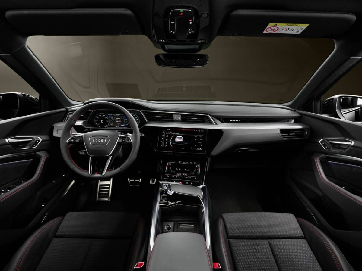 Audi Q8 e tron edition Dakar 16