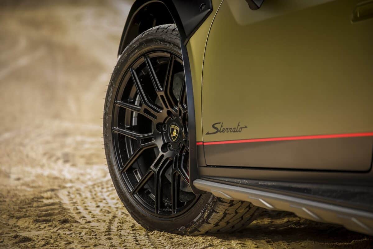 Lamborghini Sterrato 16