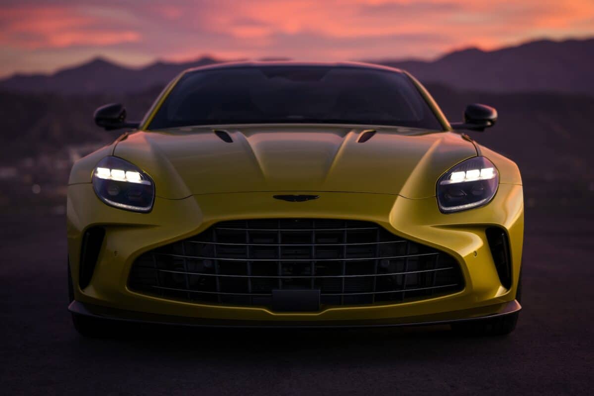 Aston Martin Vantage 11