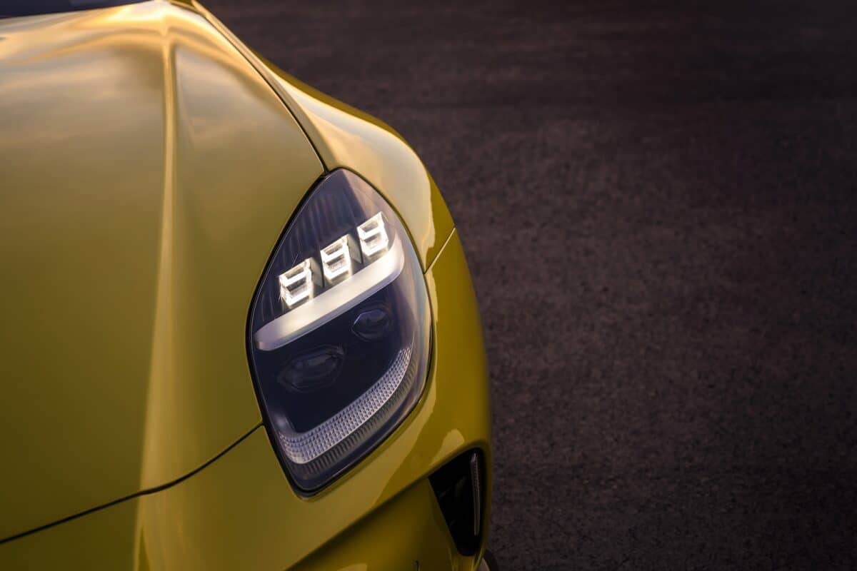 Aston Martin Vantage 14
