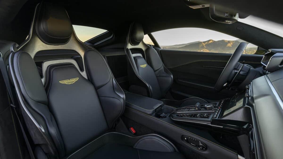 Aston Martin Vantage 7