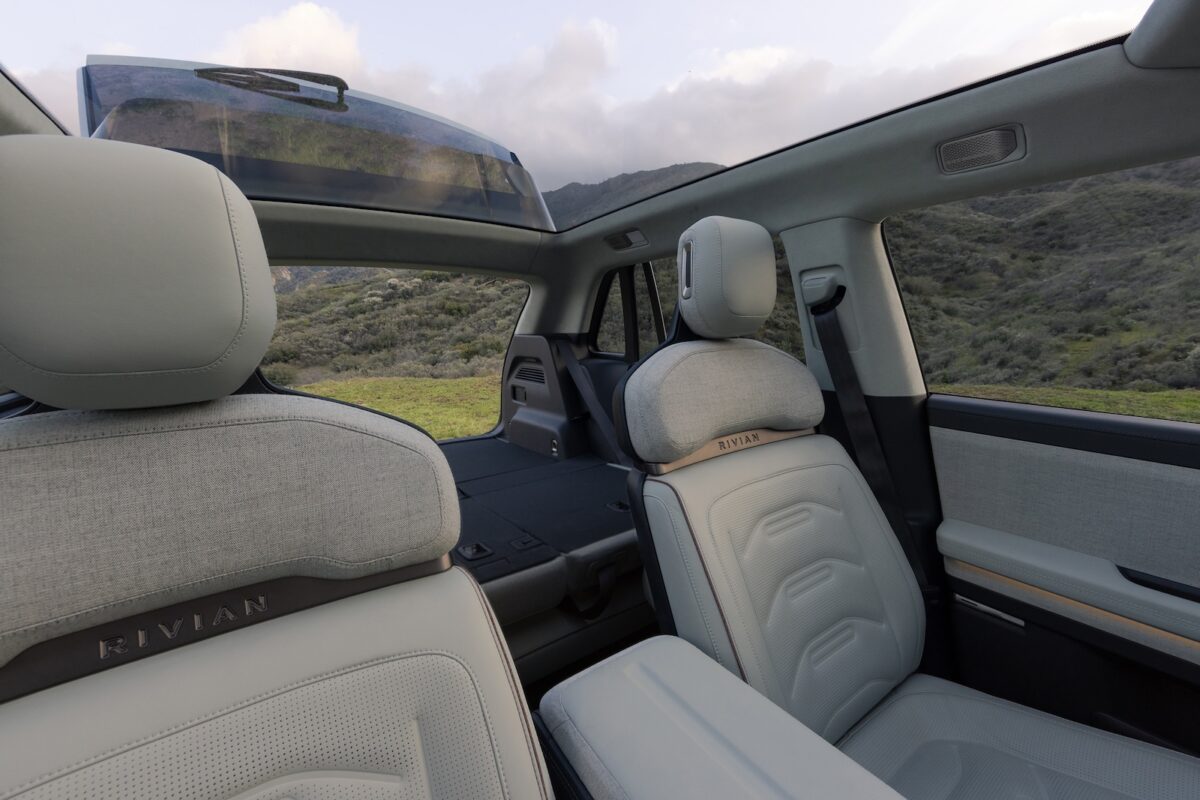Rivian R3 10