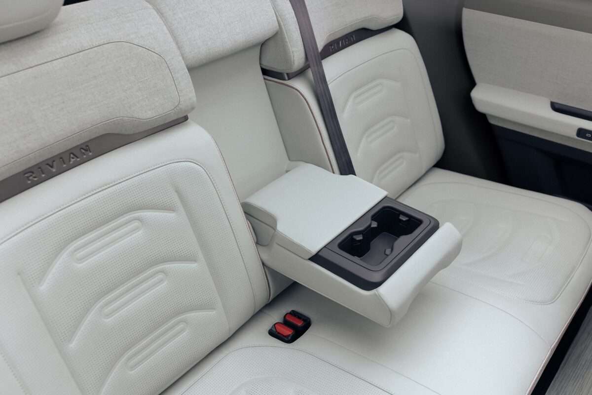 Rivian R3 6