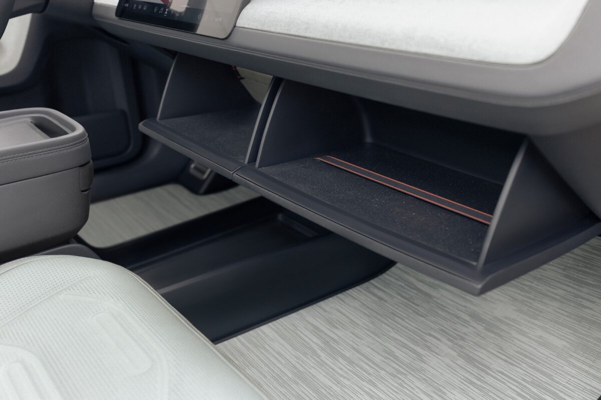 Rivian R3 7