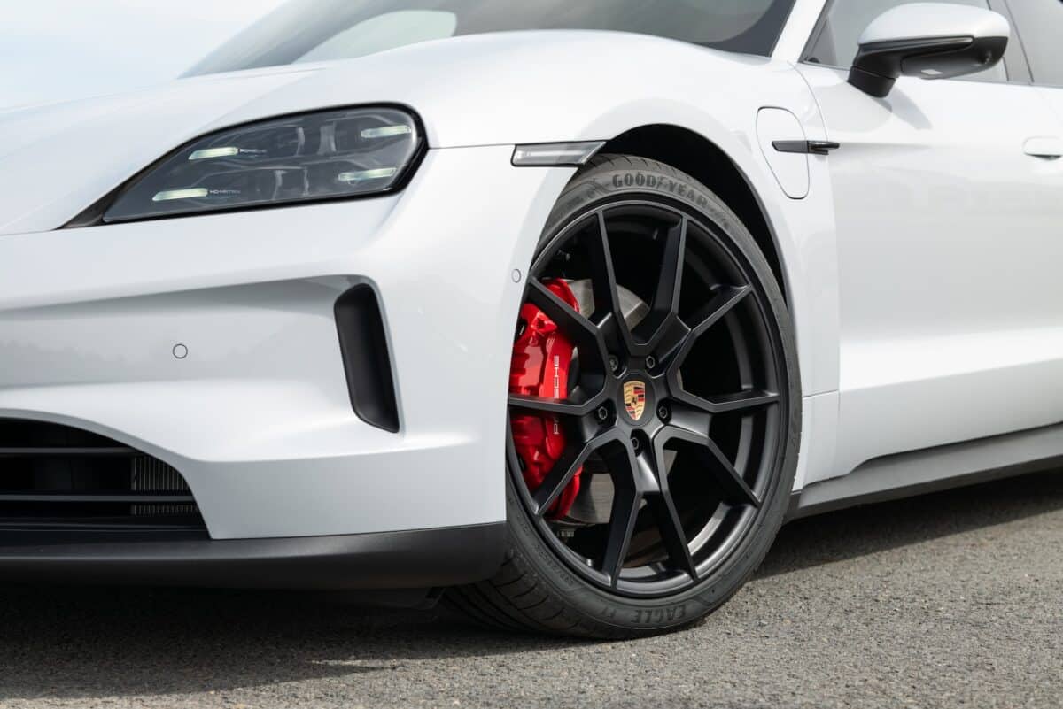 Porsche Taycan 4S 14