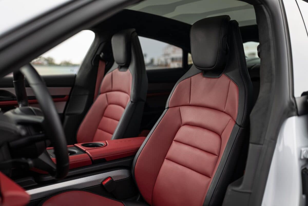 Porsche Taycan 4S 18