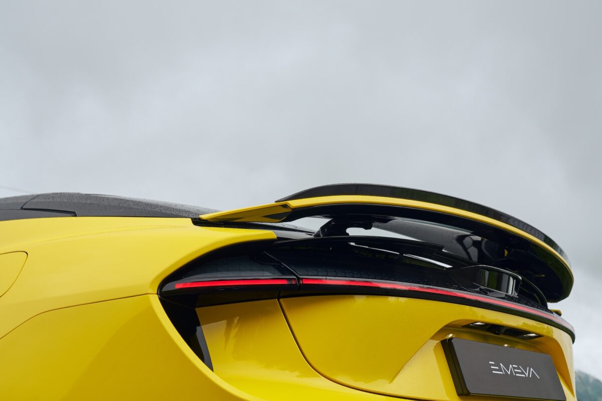 Lotus Emeya S 8