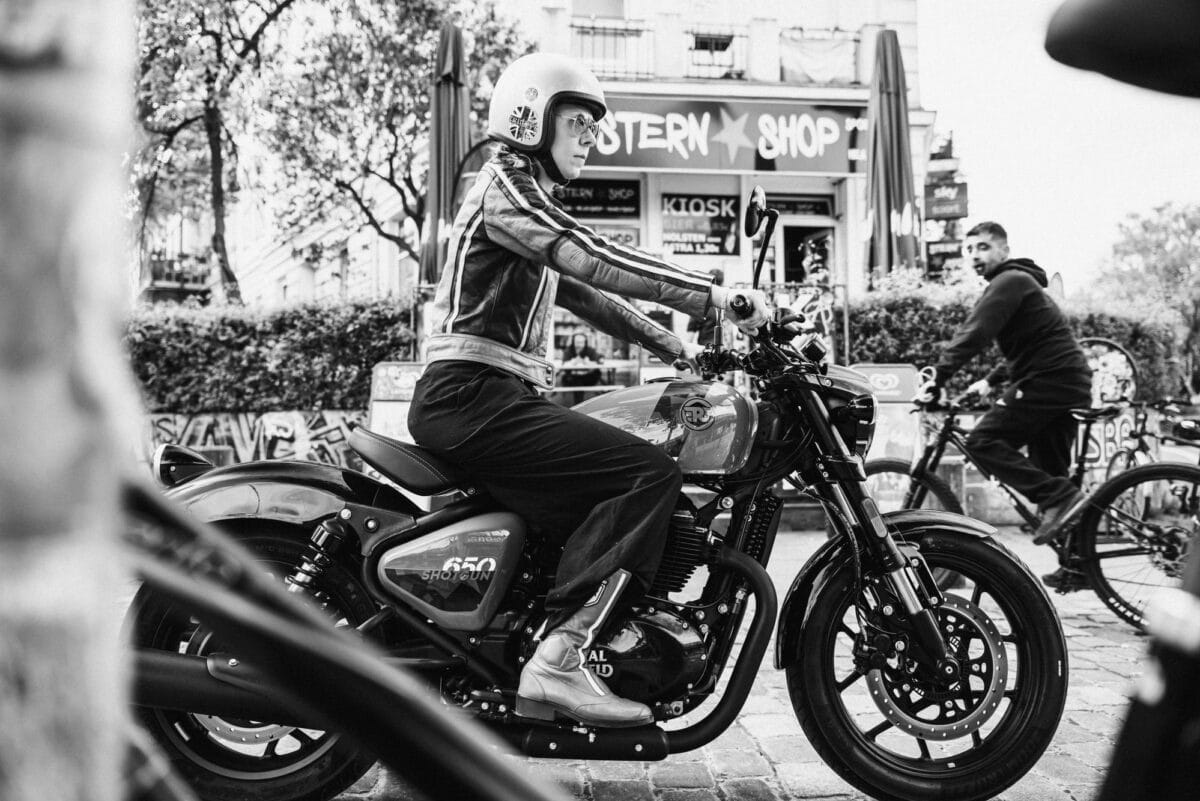 Royal Enfield Shotgun 1020989