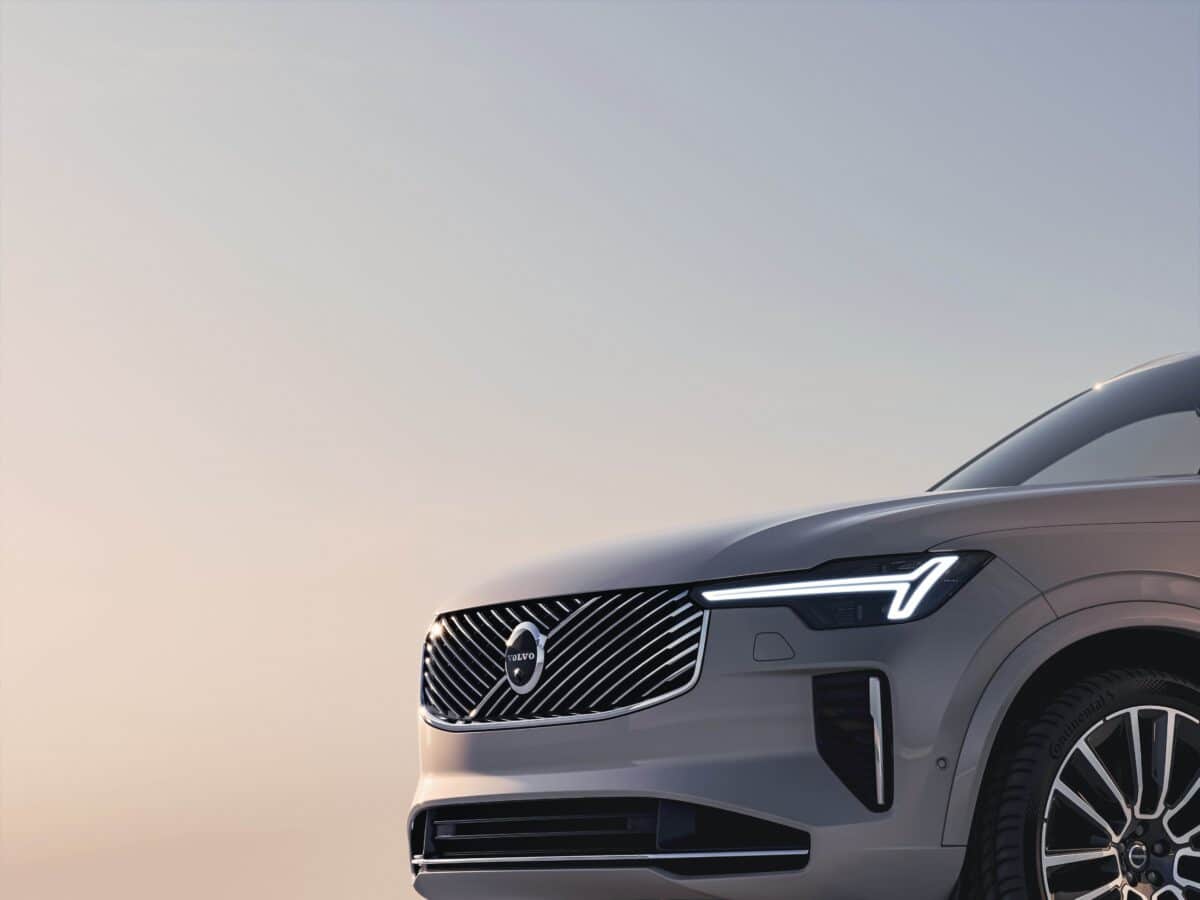 331881 New Volvo XC90 exterior