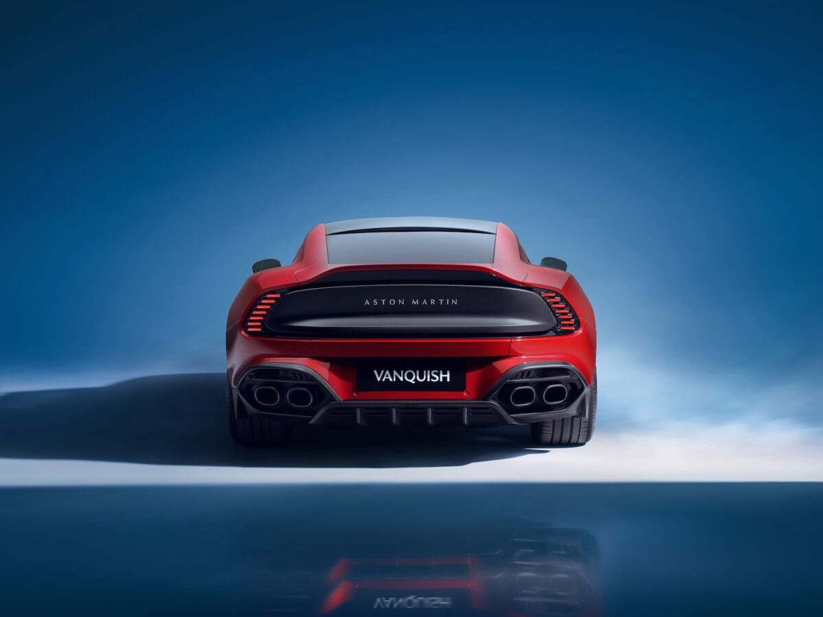 Aston Martin Vanquish 11
