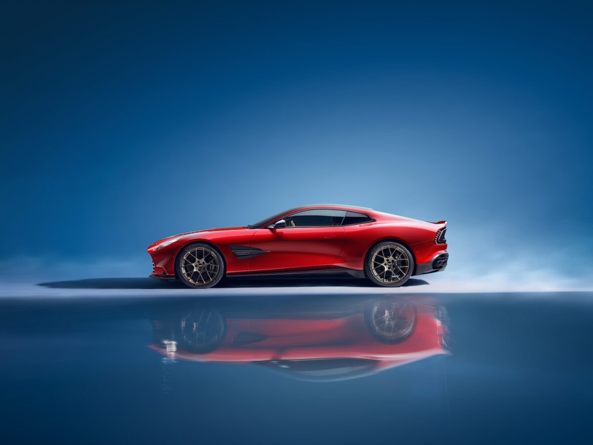 Aston Martin Vanquish 12