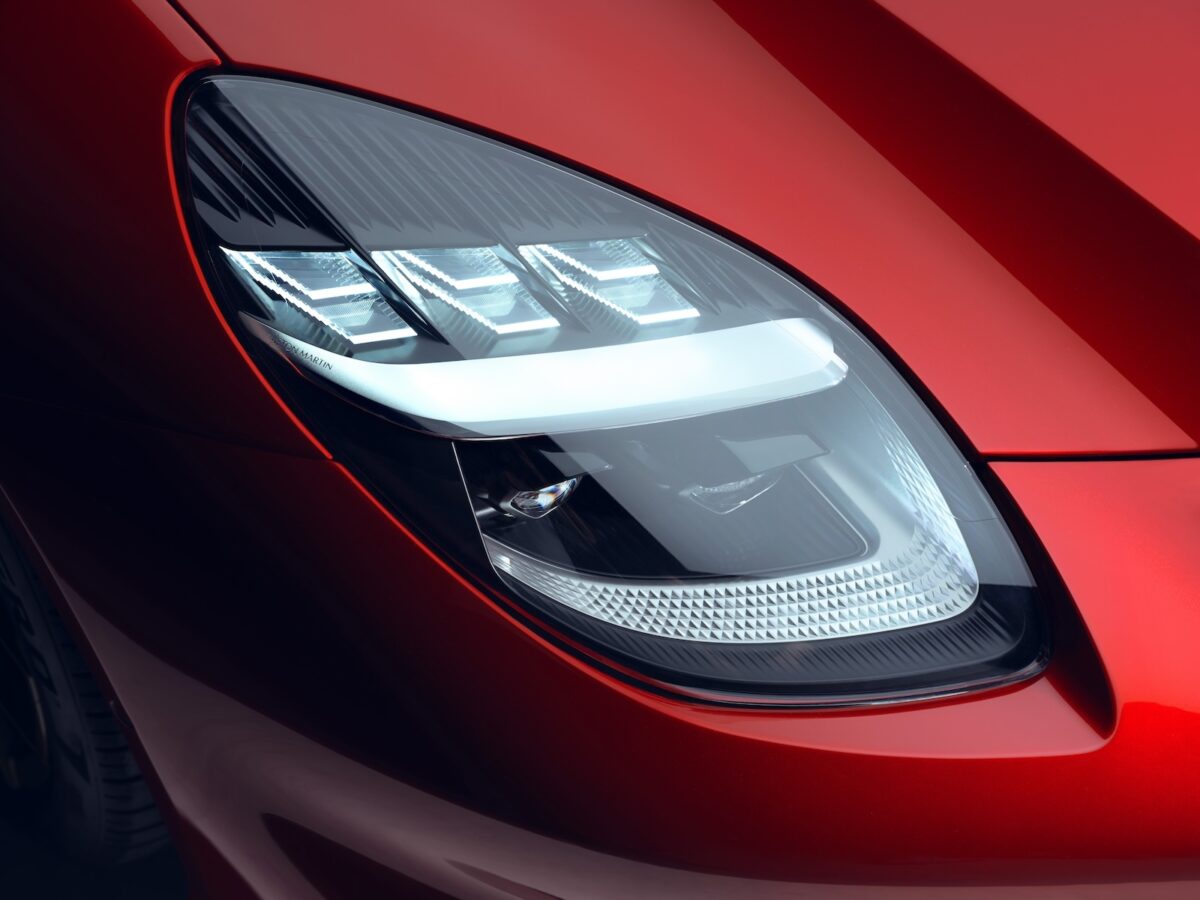 Aston Martin Vanquish 15