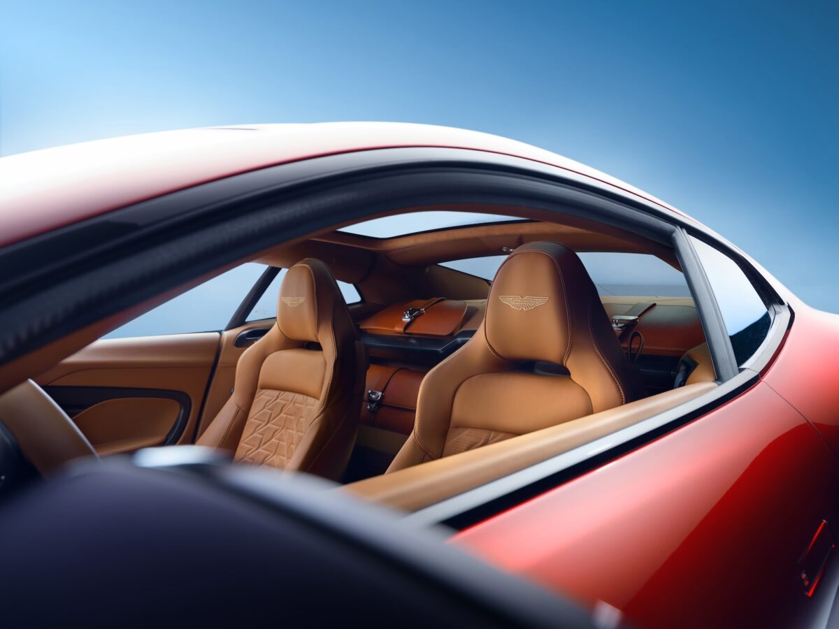 Aston Martin Vanquish 21