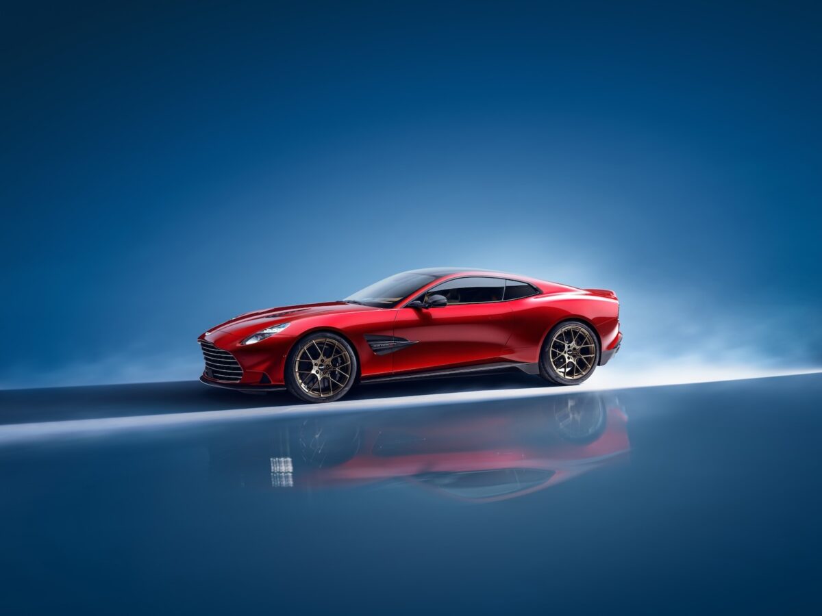 Aston Martin Vanquish 8