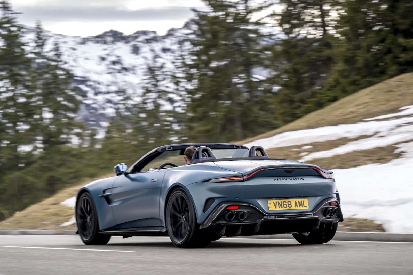 Aston Martin Vantage Roadster 11
