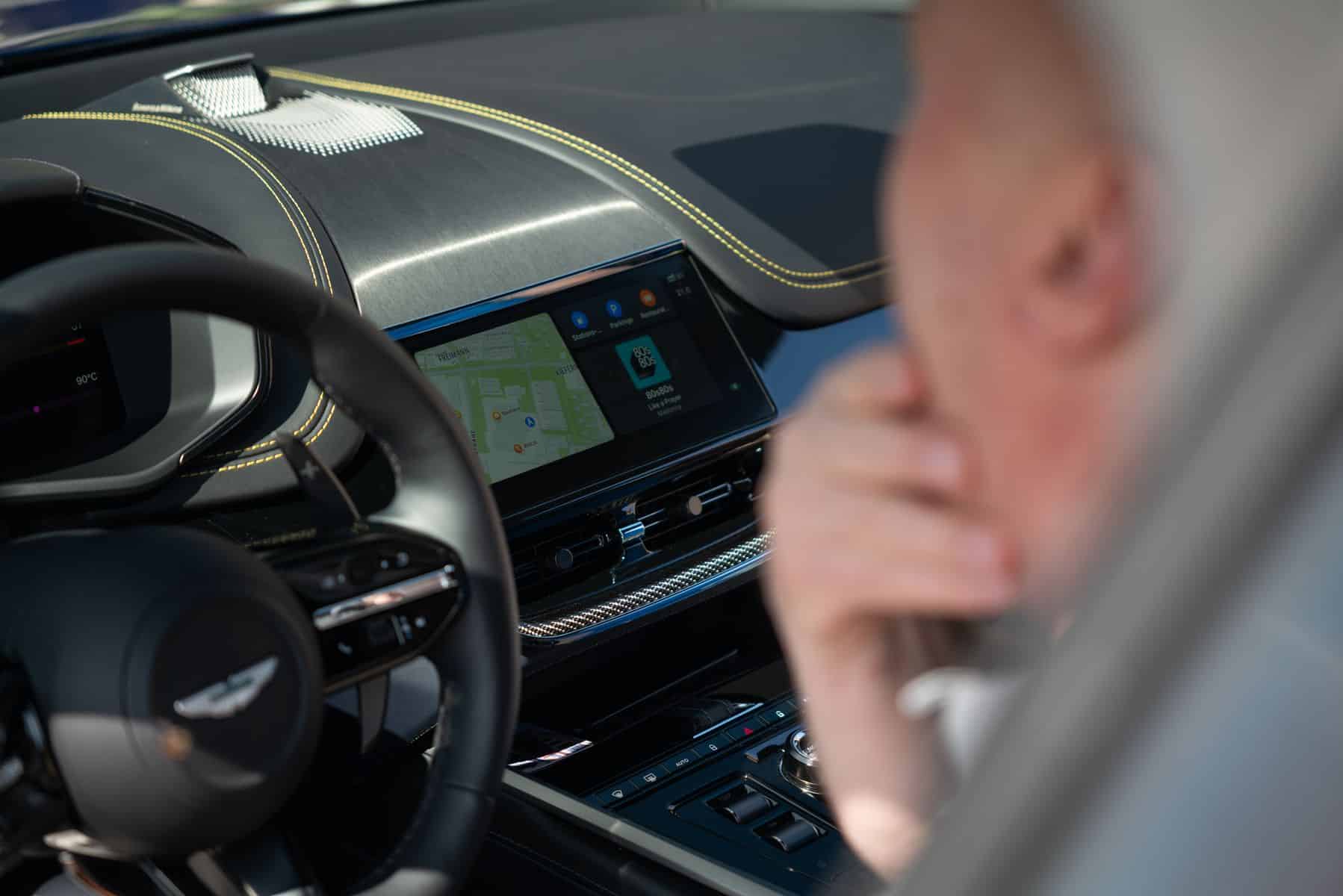 Apple CarPlay Ultra 6