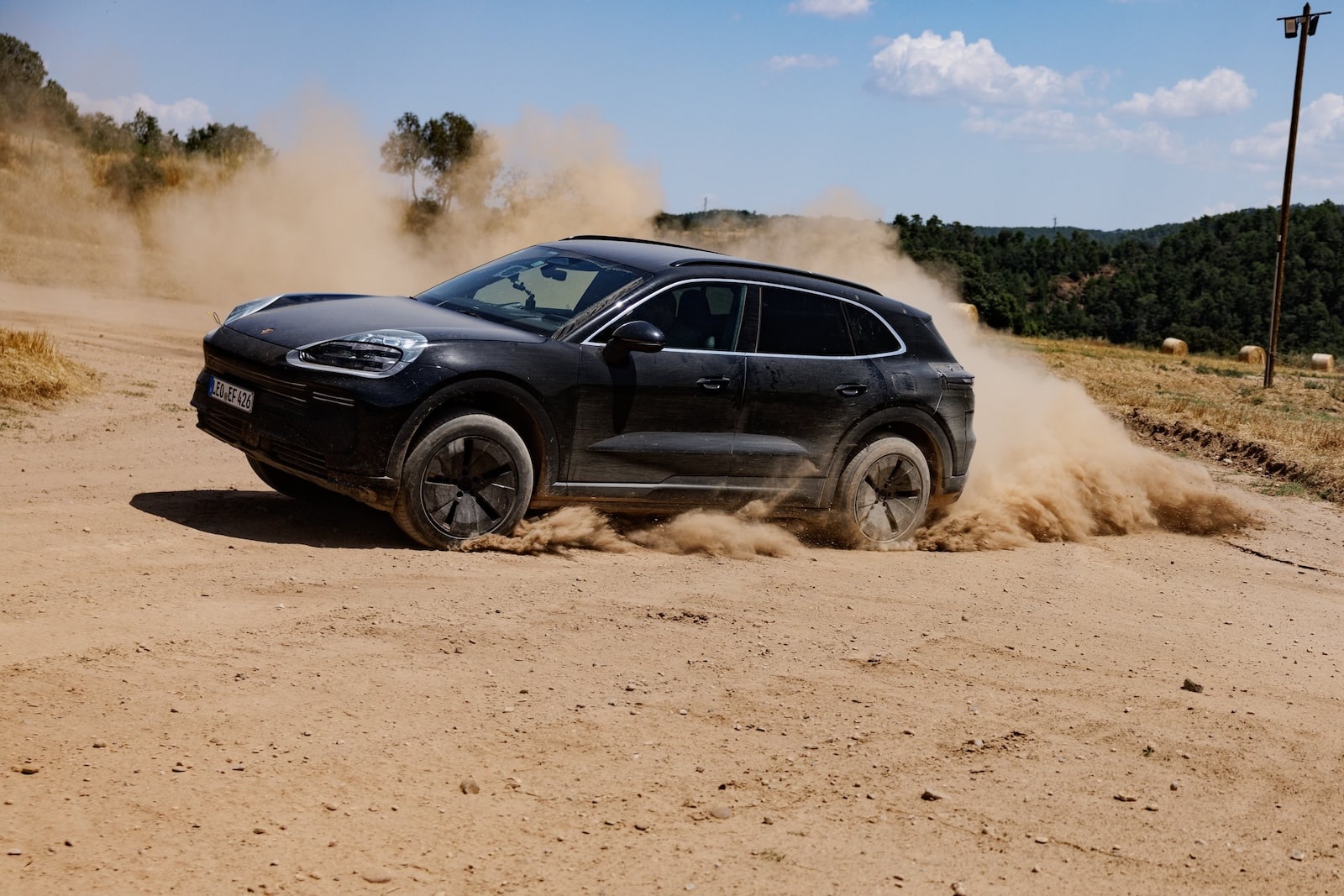 Porsche Cayenne Electric 12