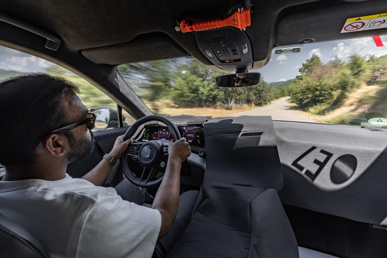 Porsche Cayenne Electric 18