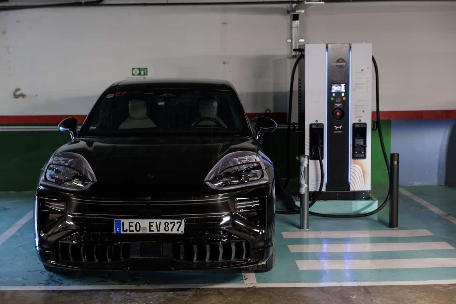 Porsche Cayenne Electric 6
