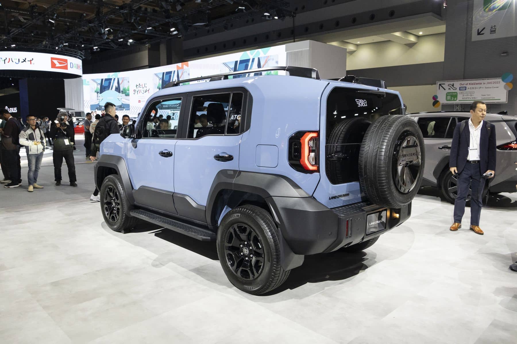 Toyota Land Cruiser FJ 2