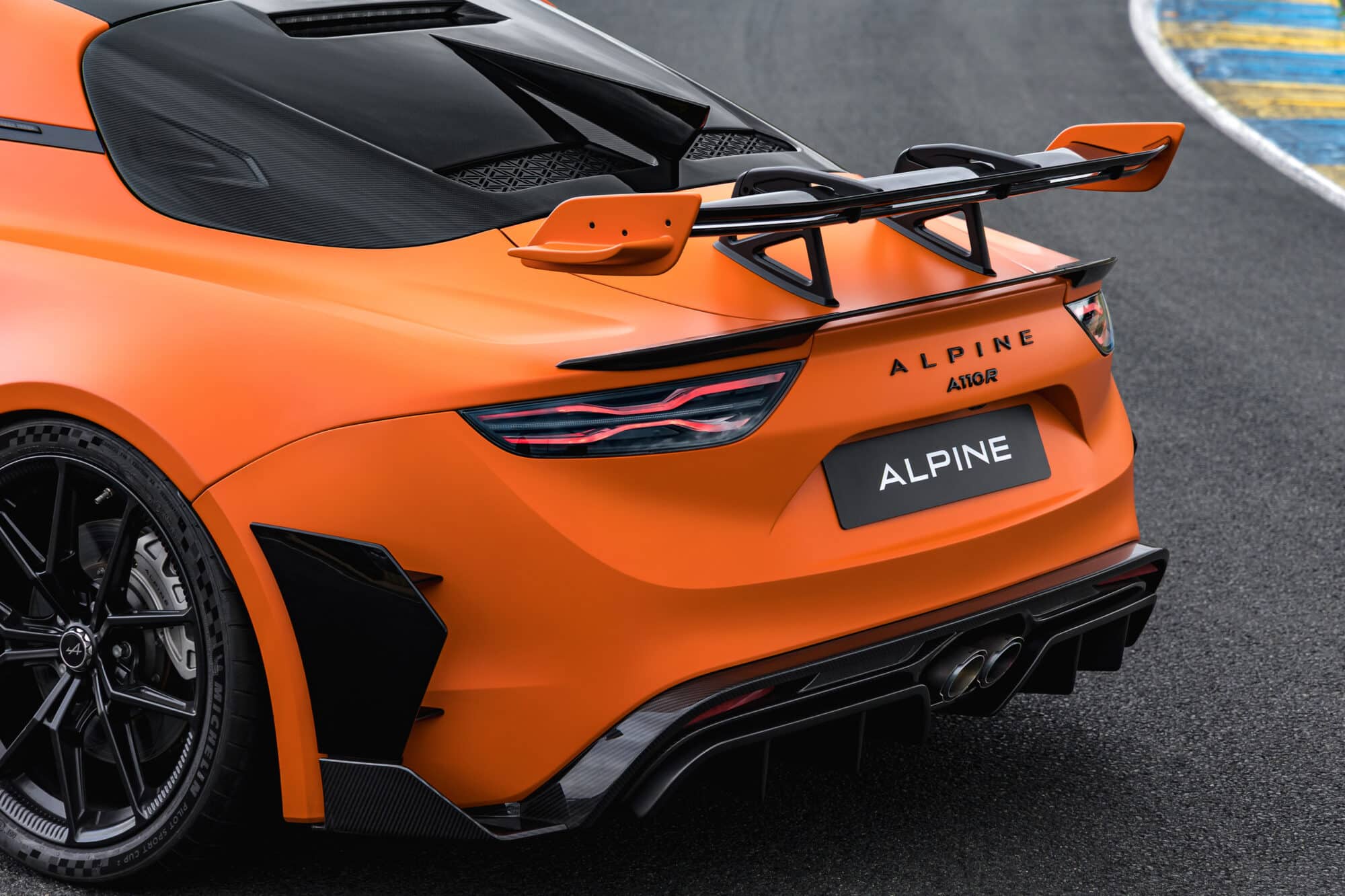 Alpine A110 R Ultime Orange 4