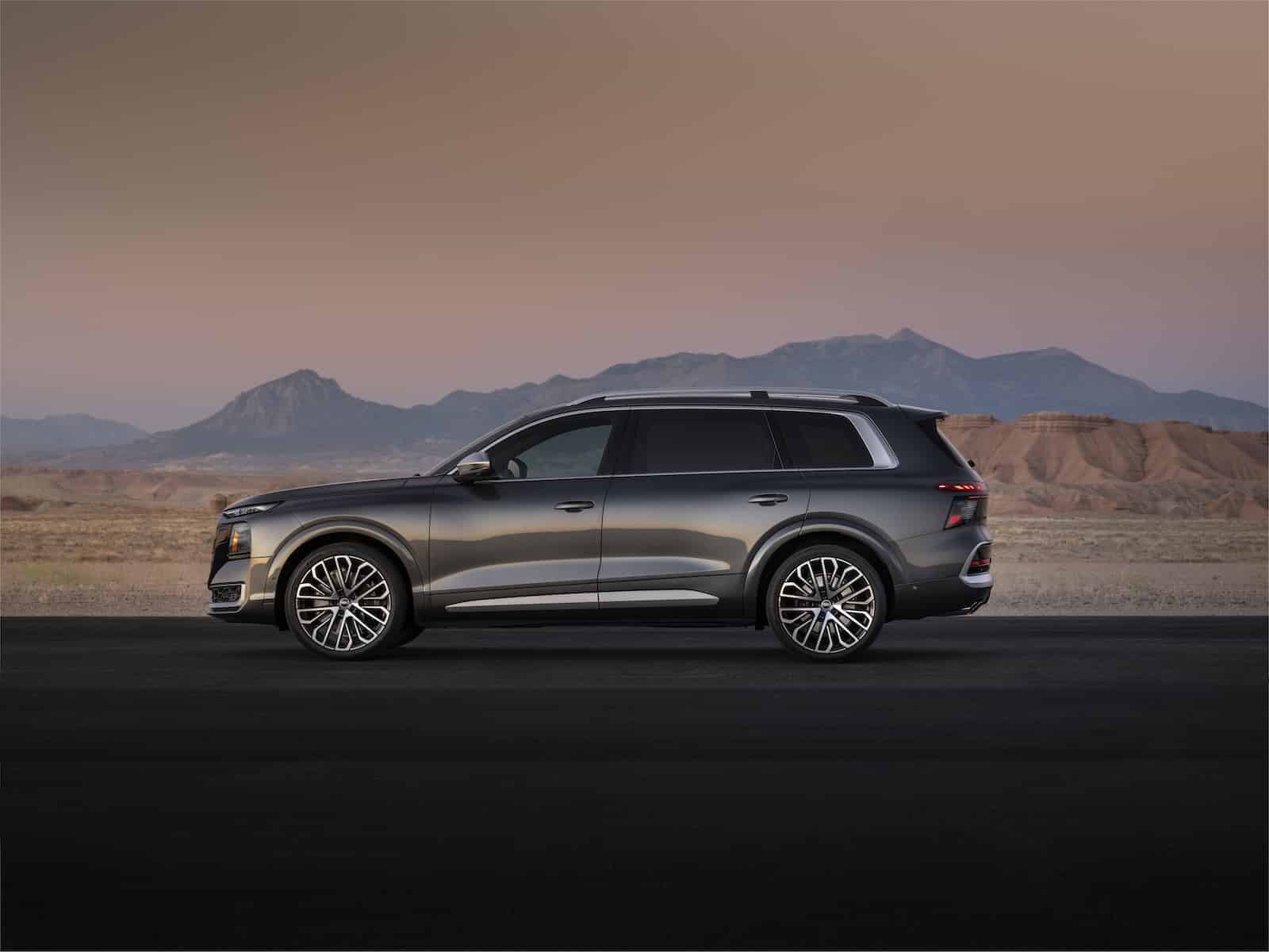 Audi SQ9 10