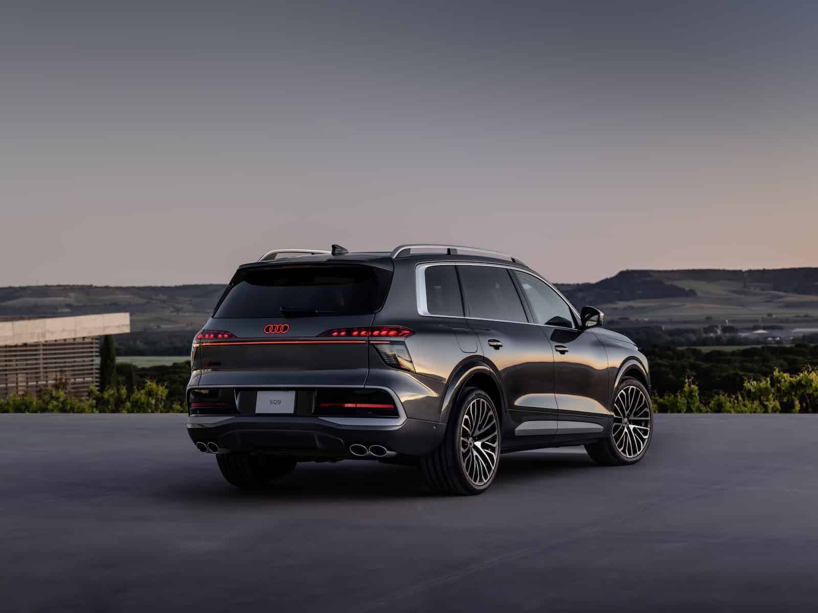 Audi SQ9 11
